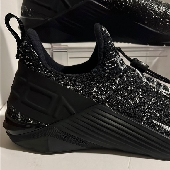 Nike React Metcon
Black White (Women's) - Picture 3 of 9